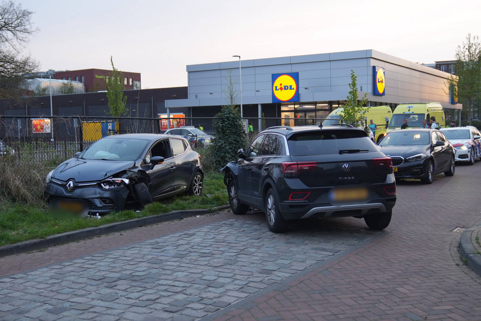 Aanrijding mondt uit in meerdere aanhoudingen