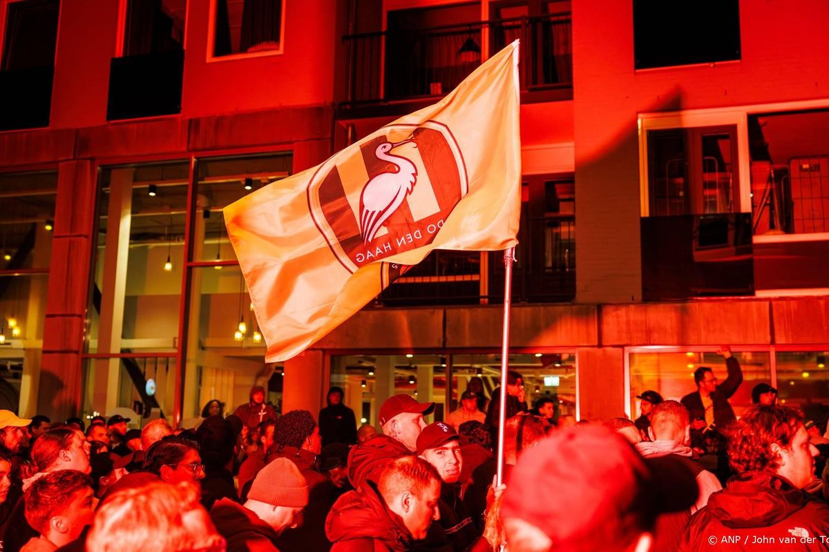 ADO-fans vieren in Den Haag kampioenschap eerste divisie.