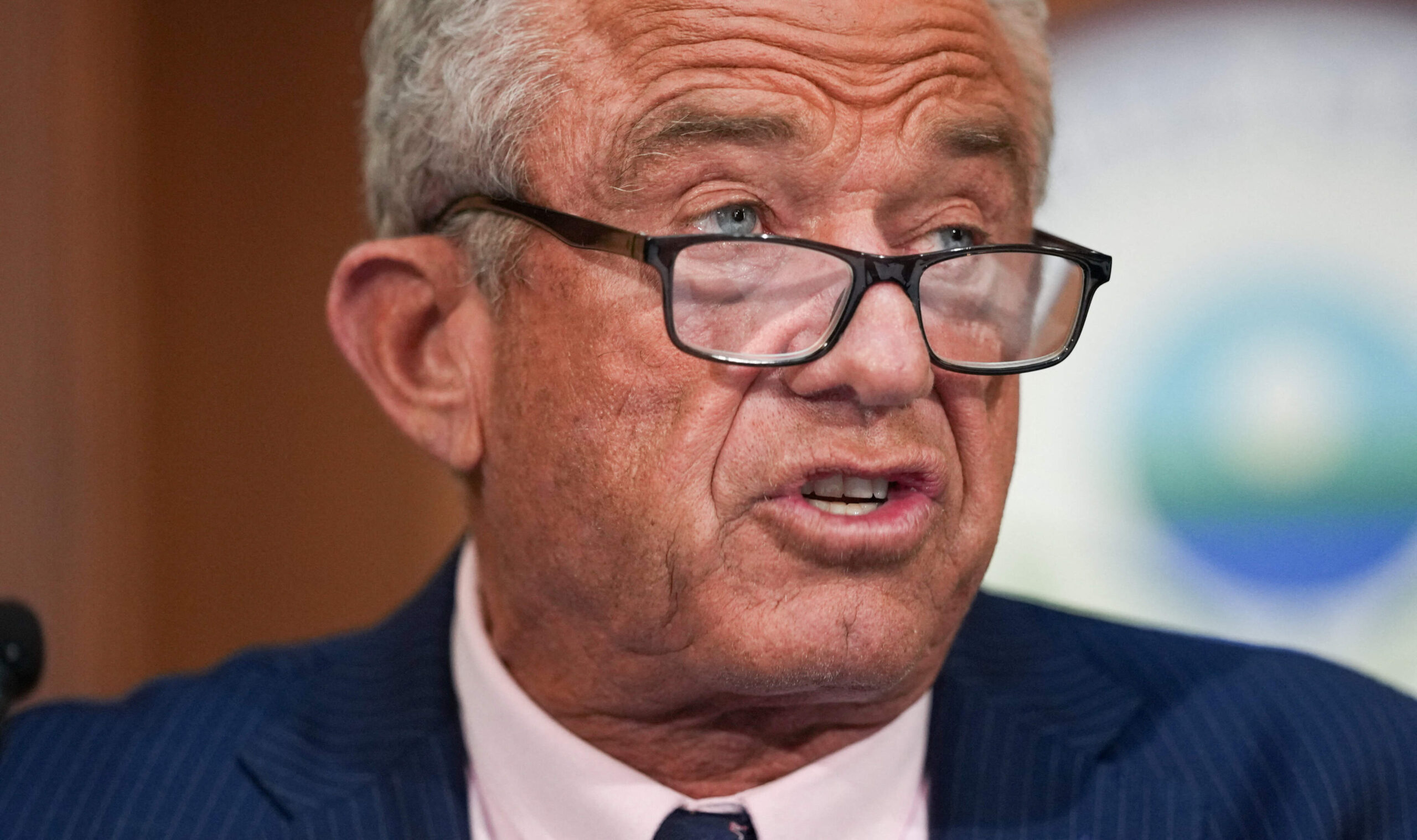 Amerikaans minister van Volksgezondheid herschikt vaccinadviescommissie nadat rechter eerder oordeelde dat leden niet gekwalificeerd waren.