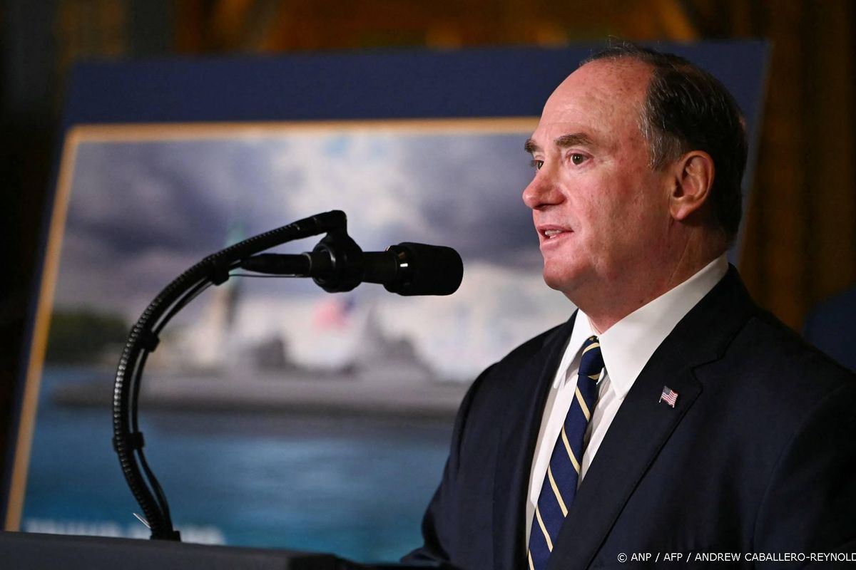 Amerikaanse minister van Marine verlaat onmiddellijk functie.