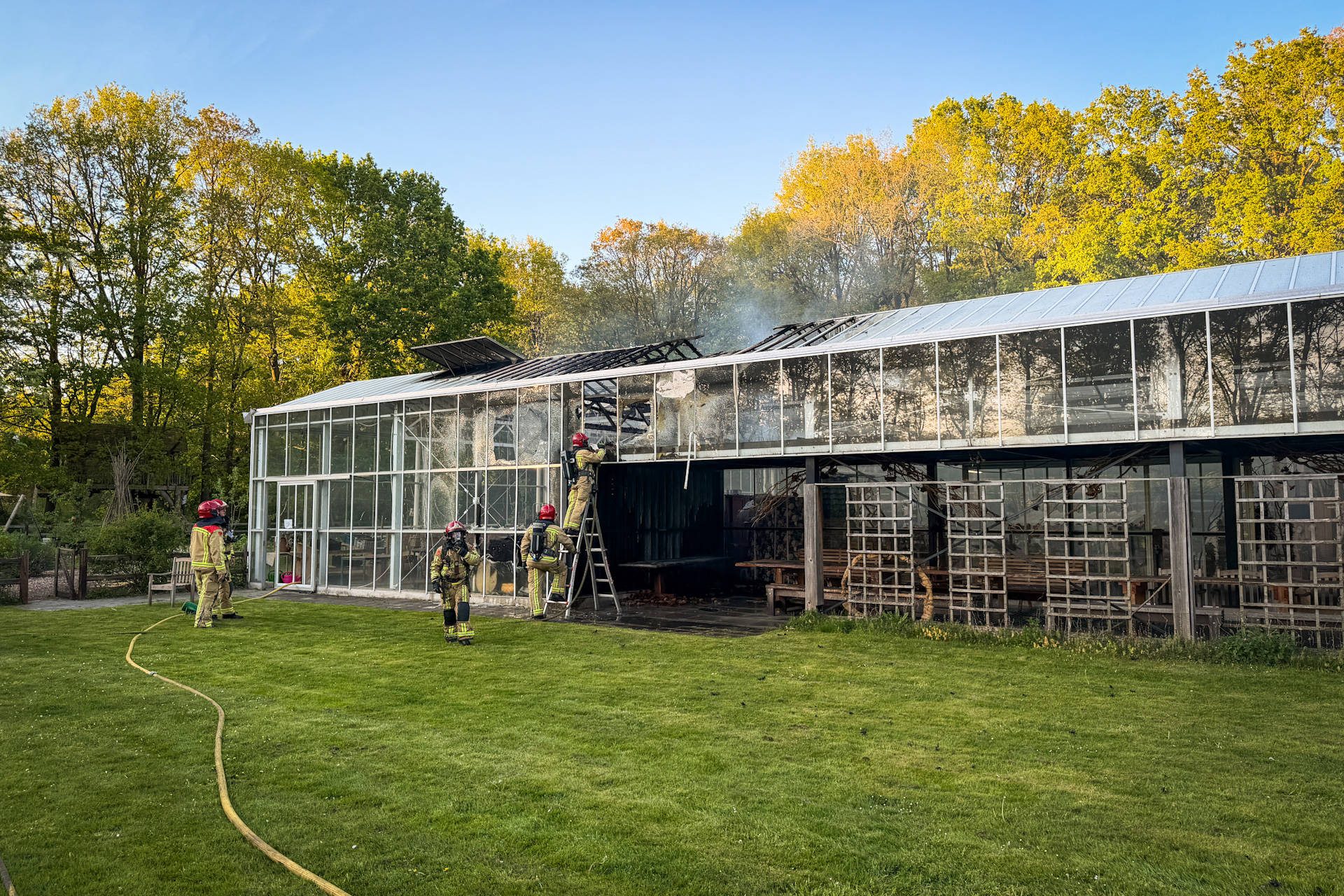 Brand bij dagbesteding, kas zwaar beschadigd