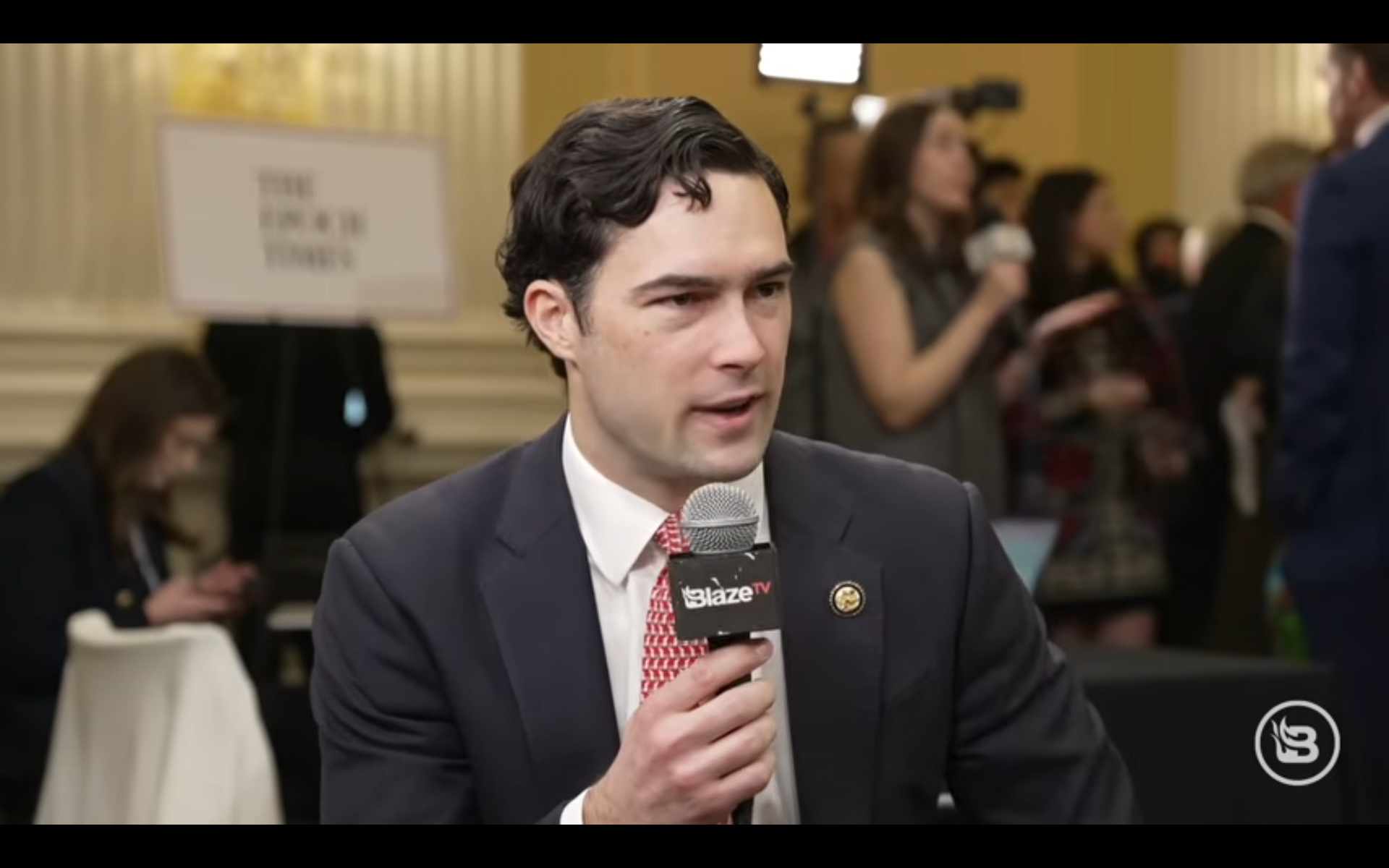 "Brandon Gill vertelt hilarisch verhaal over het provoceren van Ilhan Omar tot grote woede op de vloer van het Congres"