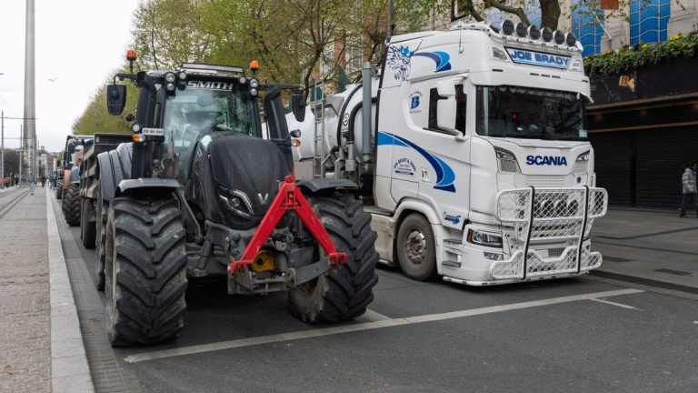 Brandstofcrisis in Ierland escaleert door protesten tegen CO2-belasting, overheid zet leger in.