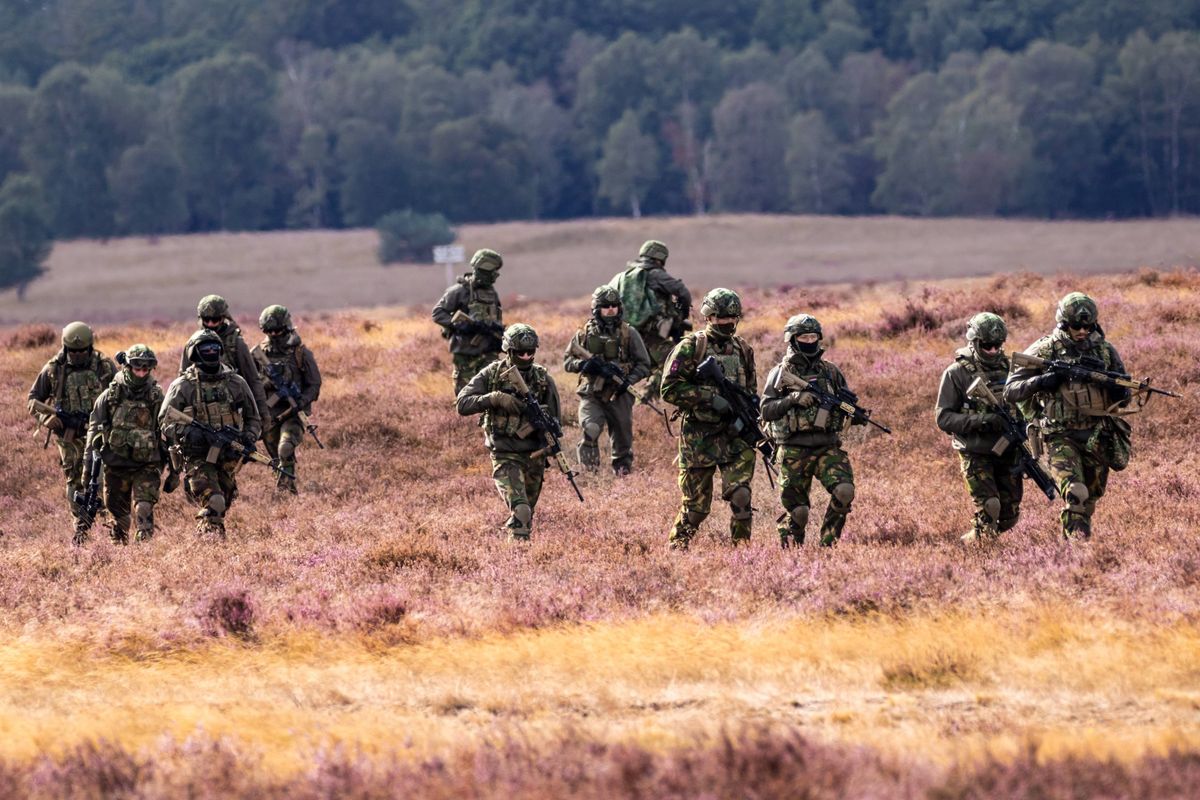 Briljante Hollandse innovatie: TNO breekt met levensgevaarlijke afhankelijkheid van China door eigen munitiefabriekjes.