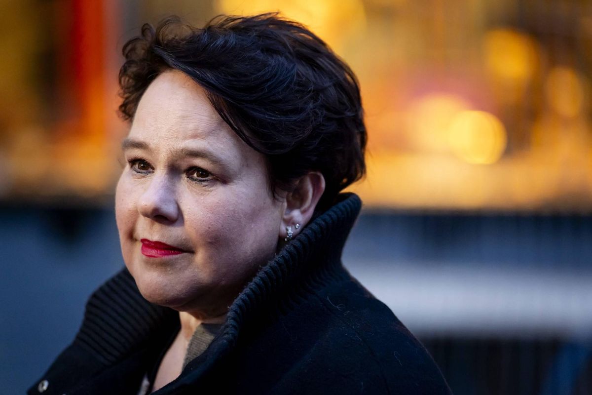 Dijksma spreekt na brandstichting van gruwelijke vorm van geweld.