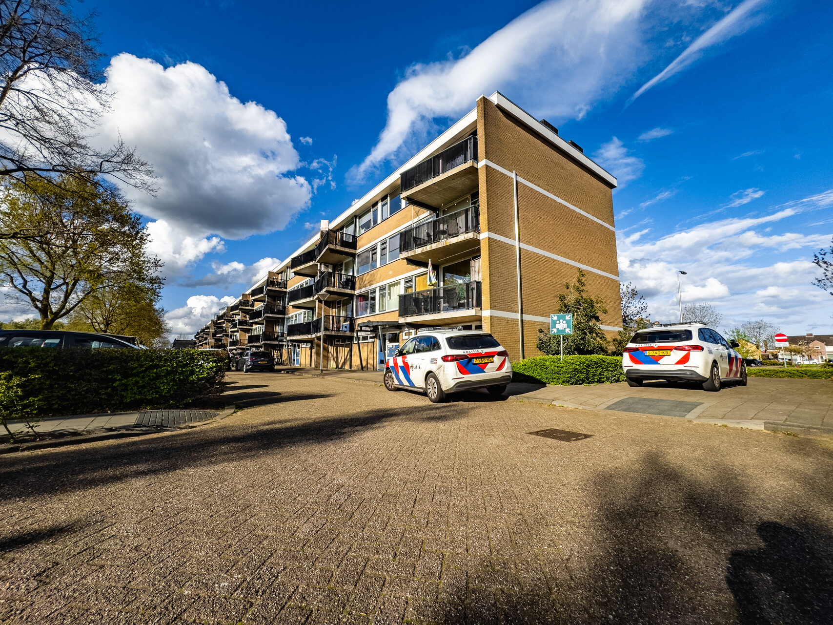 Dode in woning, politie start groot onderzoek