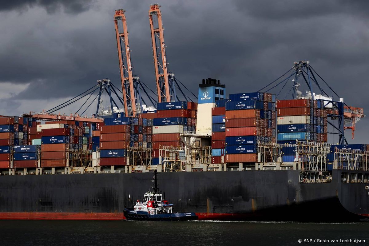 Douane vindt ruim 1400 kilo cocaïne in Rotterdamse haven.