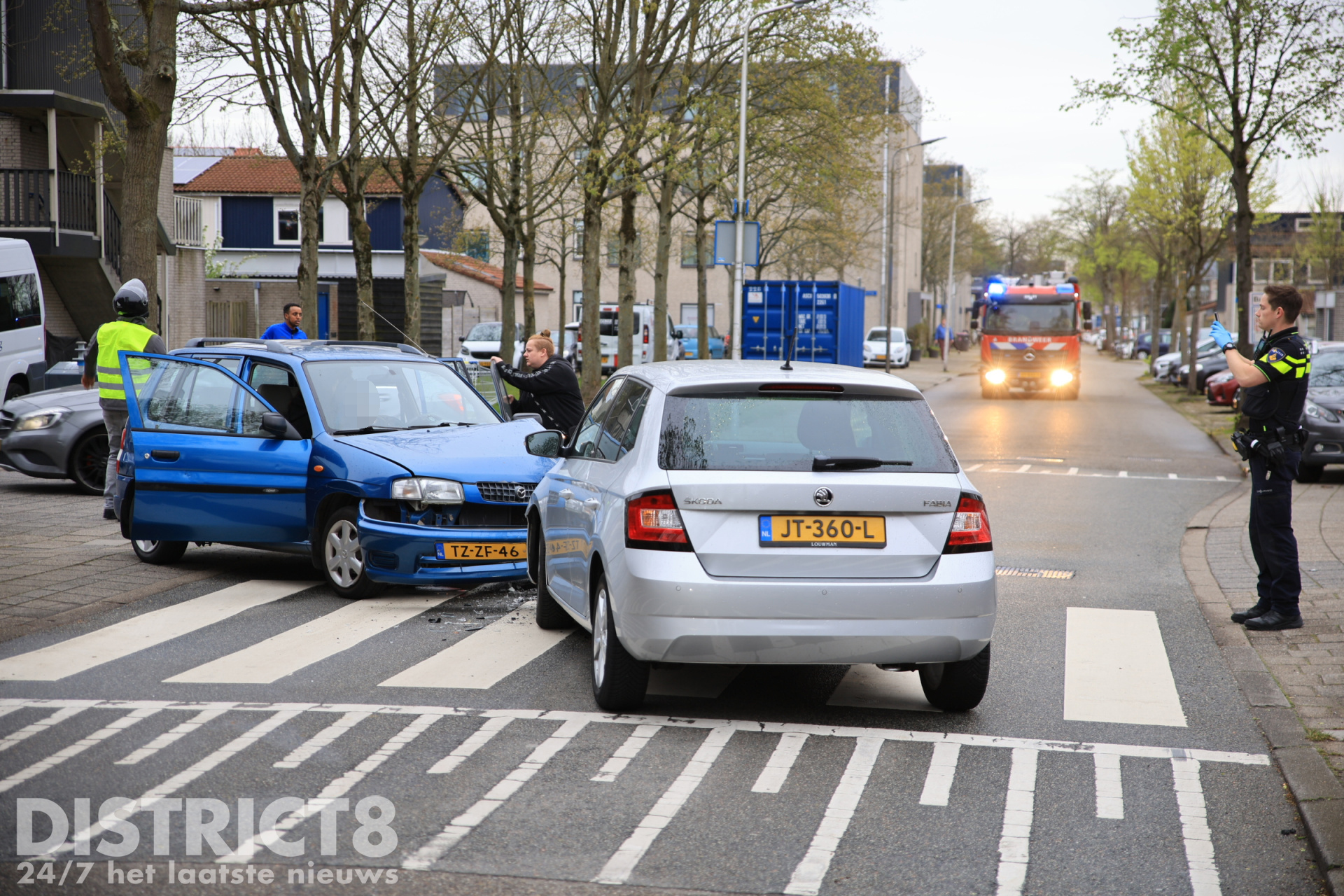 Flinke schade na ongeval tussen twee auto’s op kruispunt Valkenlaan Delft
