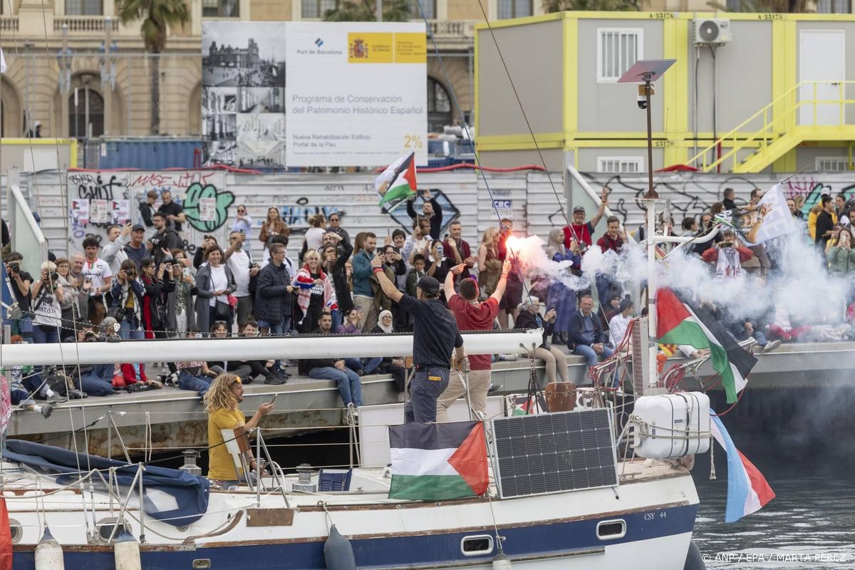 Israël onderschept Gaza-flotilla voor kust van Kreta.