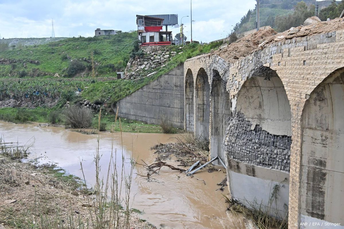 Israël verwoest weer bruggen over de rivier de Litani in Libanon.
