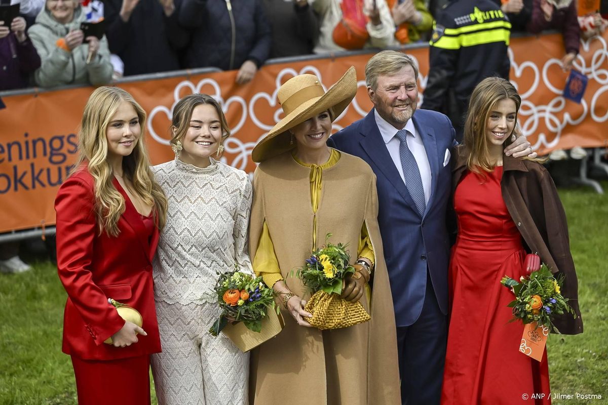 Koninklijke familie aangekomen in Dokkum voor Koningsdag.