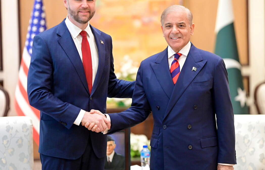 LIVE MIDDEN-OOSTEN. Amerikaanse vicepresident JD Vance ontmoet Pakistaanse premier in Islamabad - Opperste leider van Iran herstelt nog steeds van ernstige verwondingen.