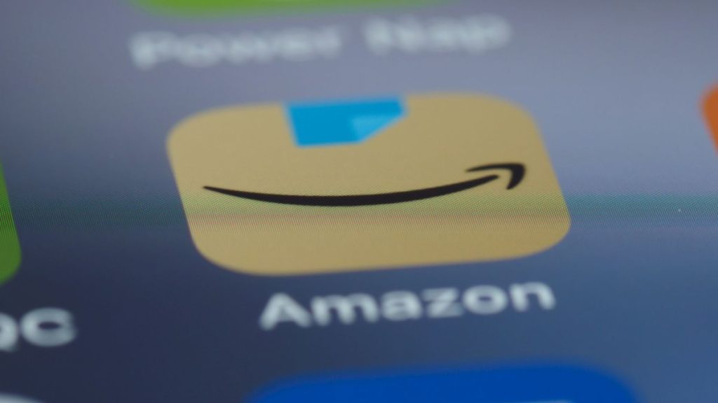 Massale ophef nadat Amazon boek over vernietiging van westerse beschaving door massamigratie in de ban doet.