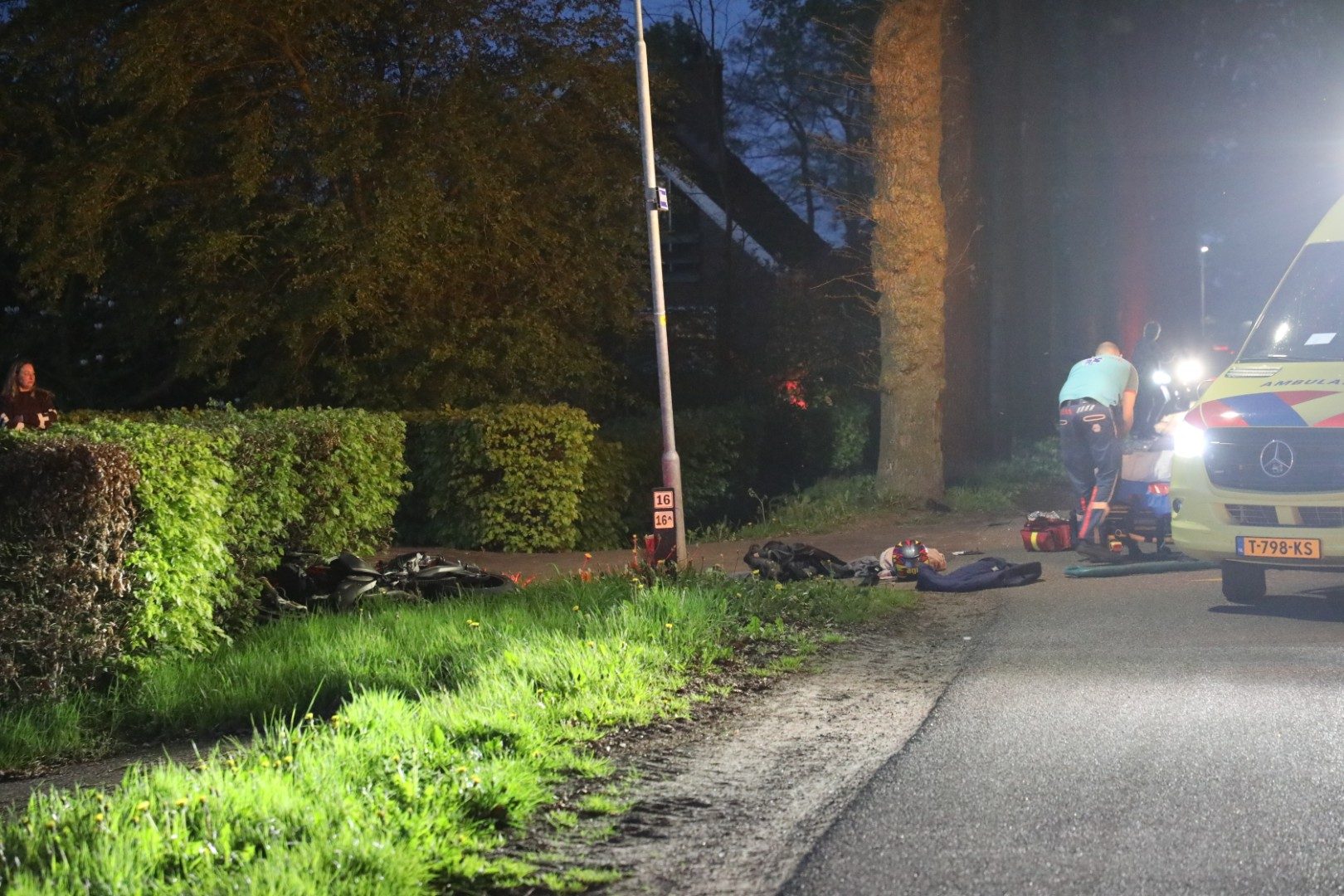 Motorrijder ernstig gewond na botsing met auto
