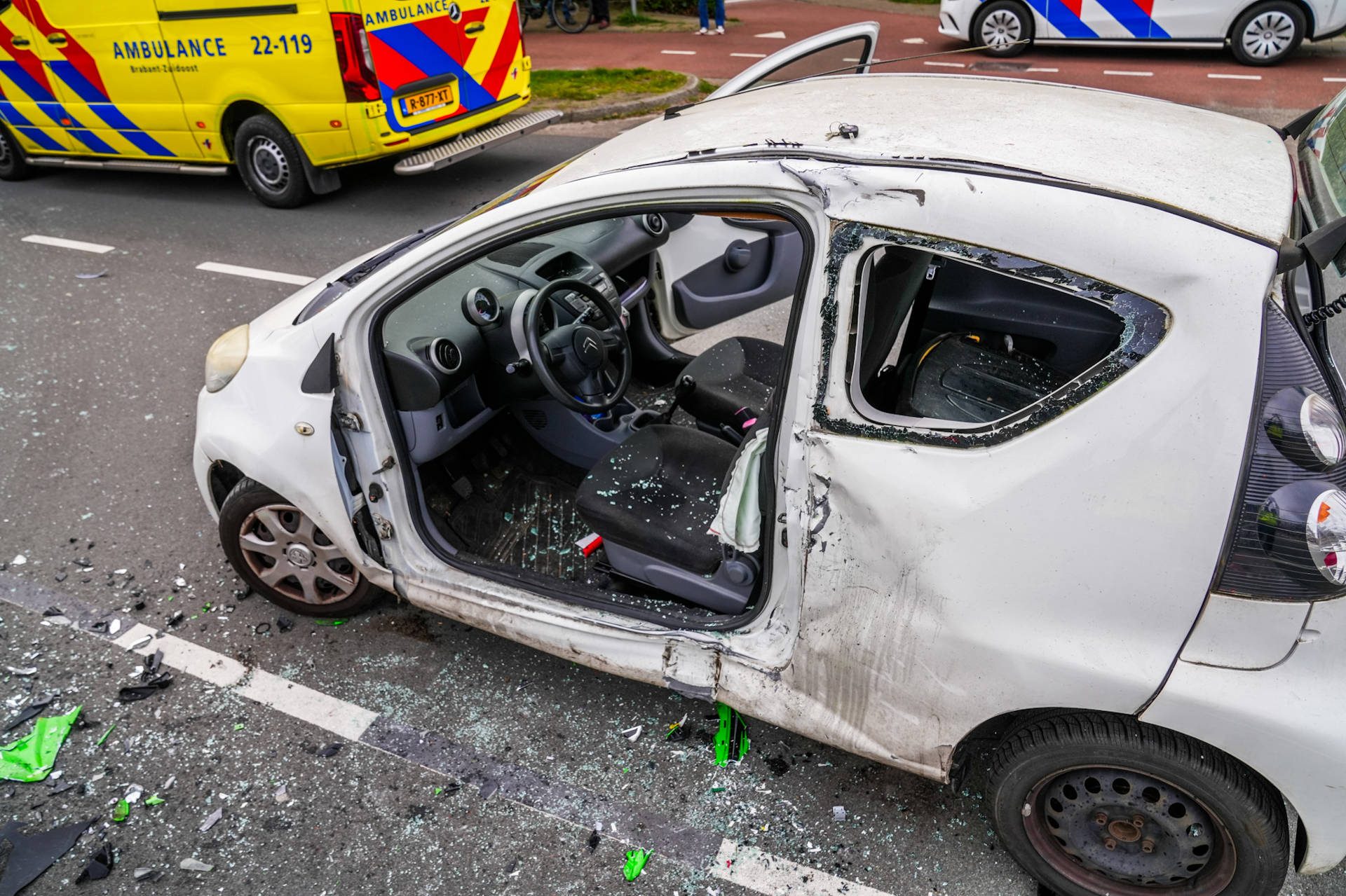 Motorrijder zwaargewond na botsing met auto