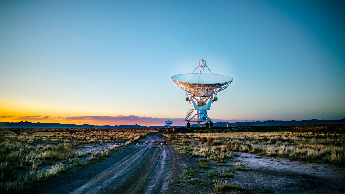 Mysterie op oude hemelplaten: astrofysici vinden onbekende objecten rond de aarde vóór het satelliettijdperk.