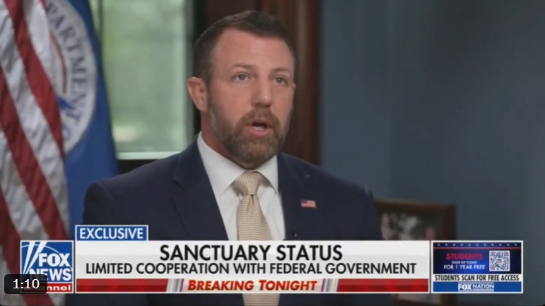 Nieuwe DHS-secretaris onthult grootschalig plan om op te treden tegen sanctuary cities en internationaal reizen van en naar deze steden te blokkeren.