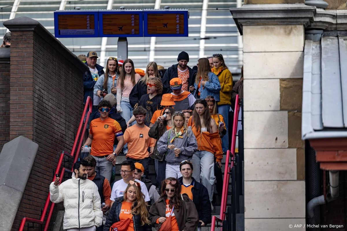 NS: treinen druk maar beheersbaar op Koningsdag.