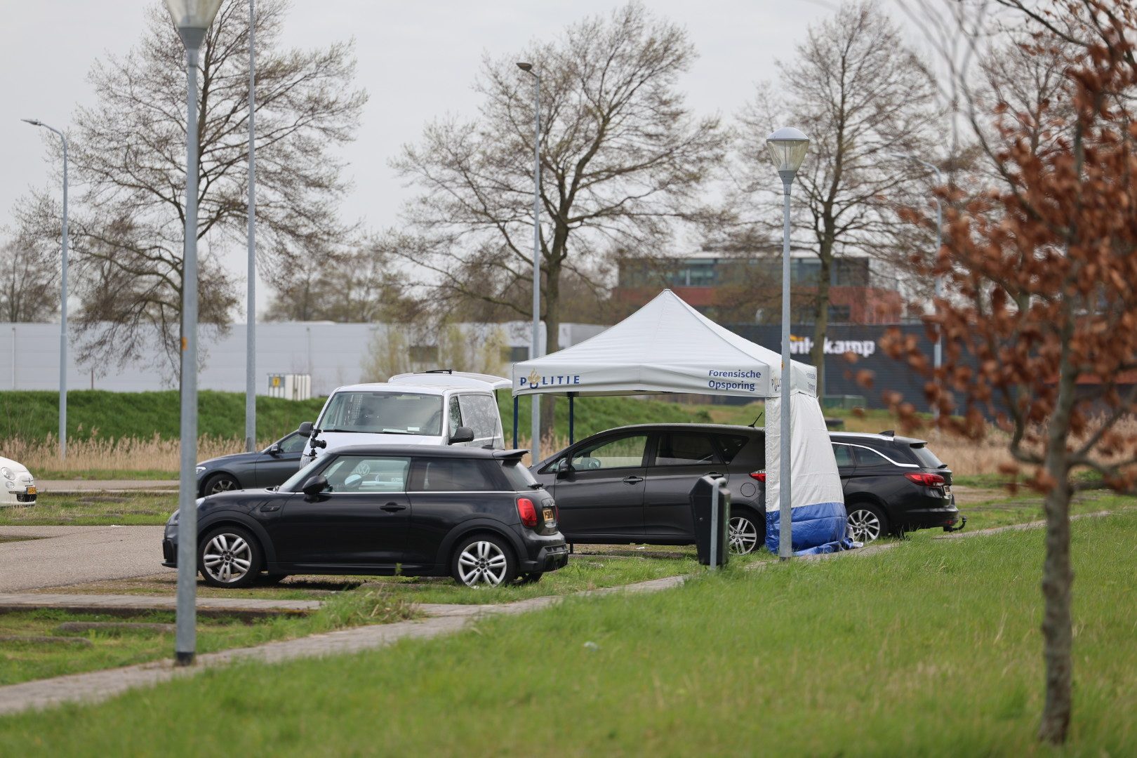 Politie onderzoekt opnieuw plek waar 59-jarige vrouw dood werd gevonden