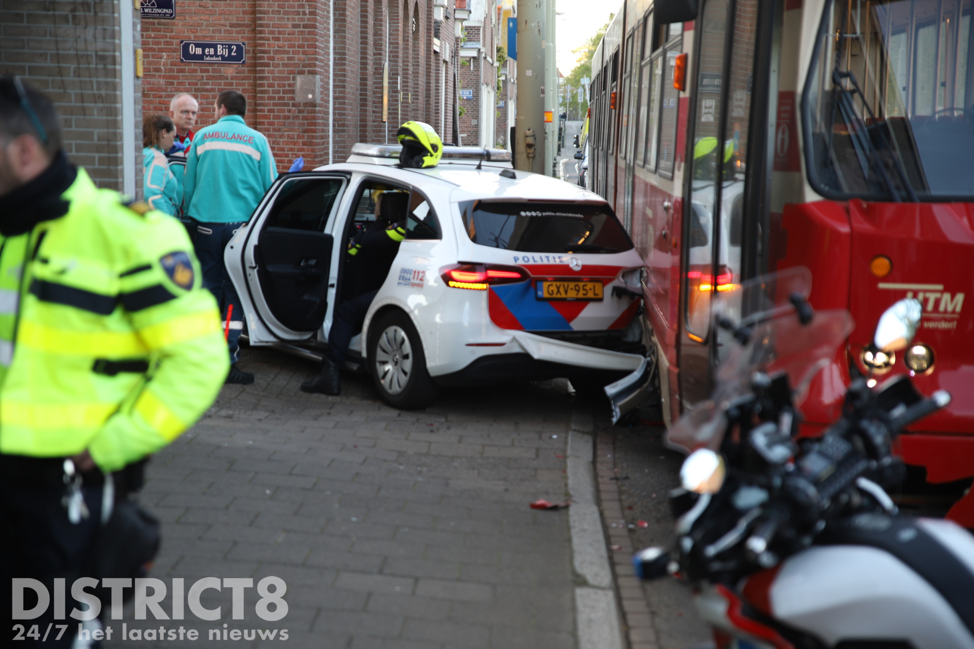 Politieagenten gewond bij aanrijding met tram Om-en-Bij Den Haag