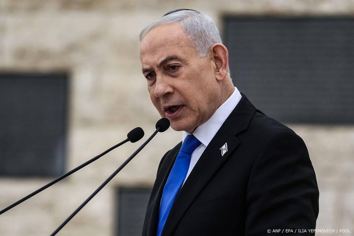 President Israël stuurt aan op schikking in strafzaak Netanyahu.