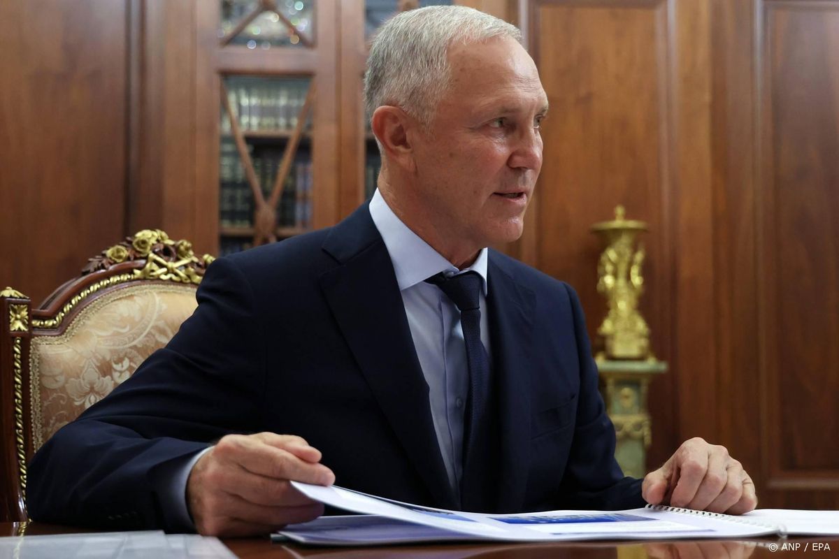 Pro-Russische leider meldt dode na zinken schip in Zee van Azov.