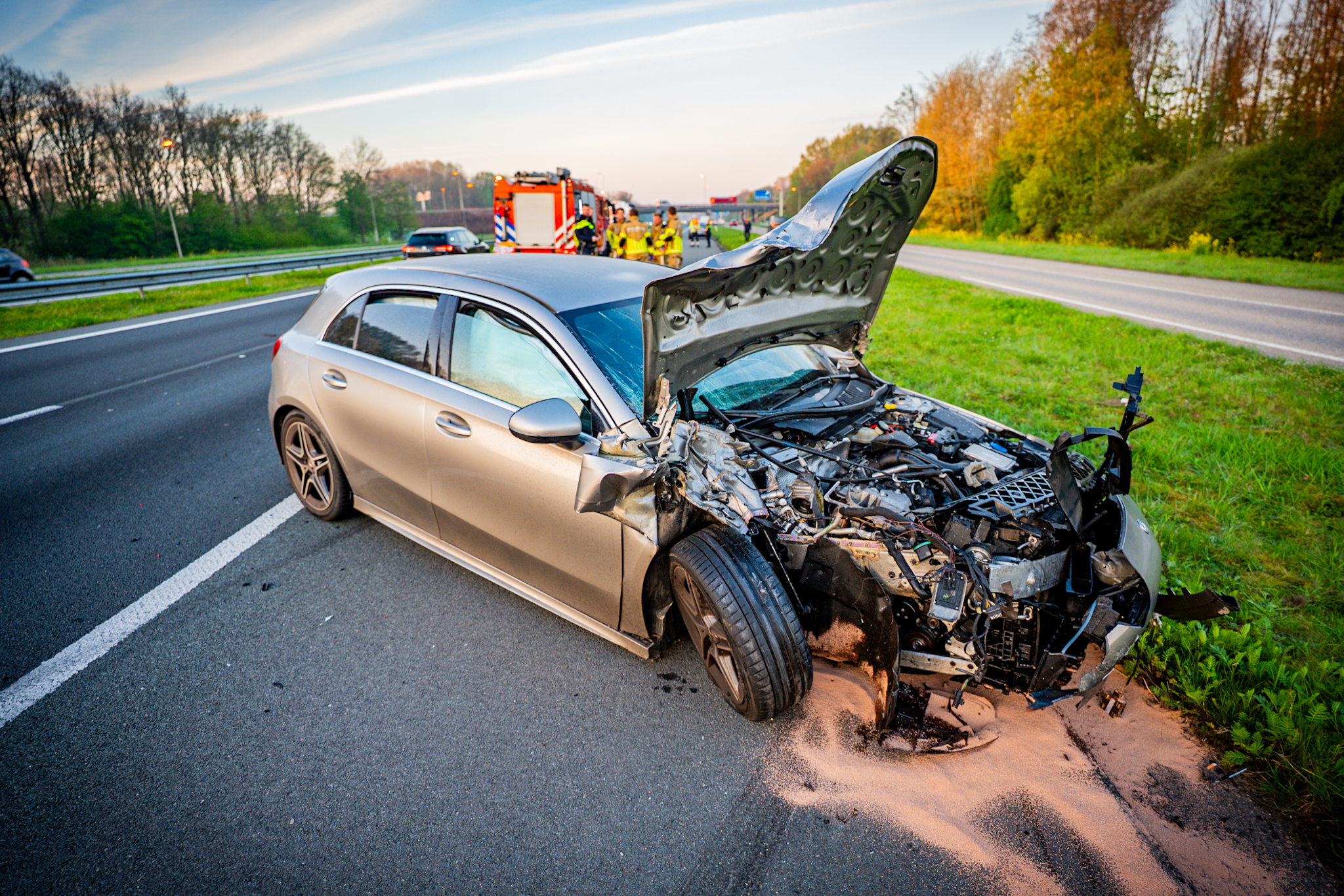Ravage nadat auto achterop bestelbus knalt