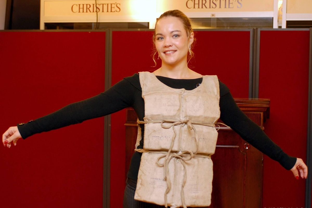 Reddingsvest van Titanic-overlevende levert bijna 770.000 euro op.