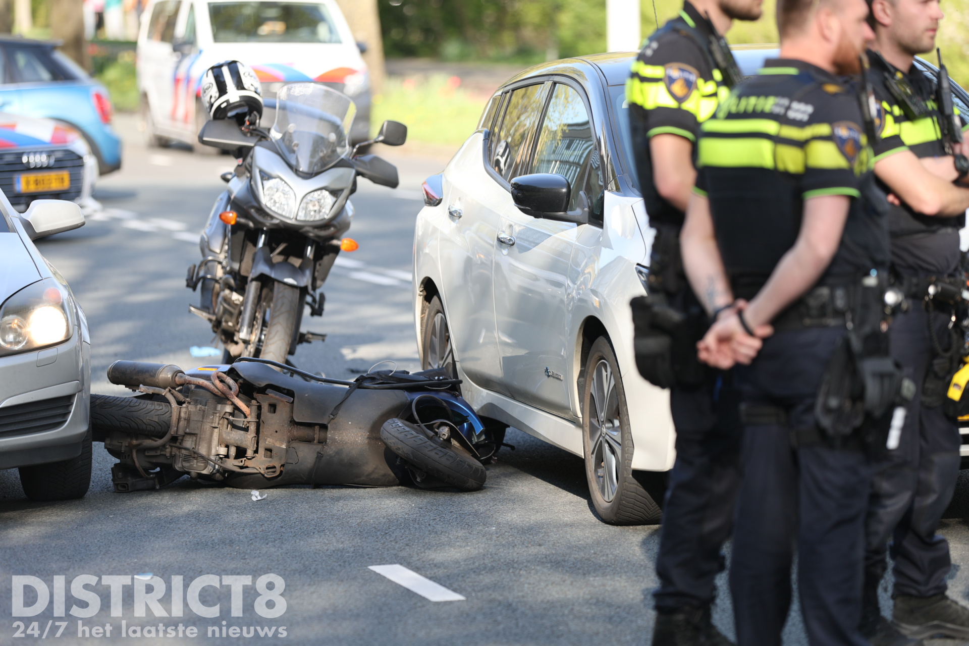 Scooterrijder zwaargewond na aanrijding met personenauto President Kennedylaan Den Haag