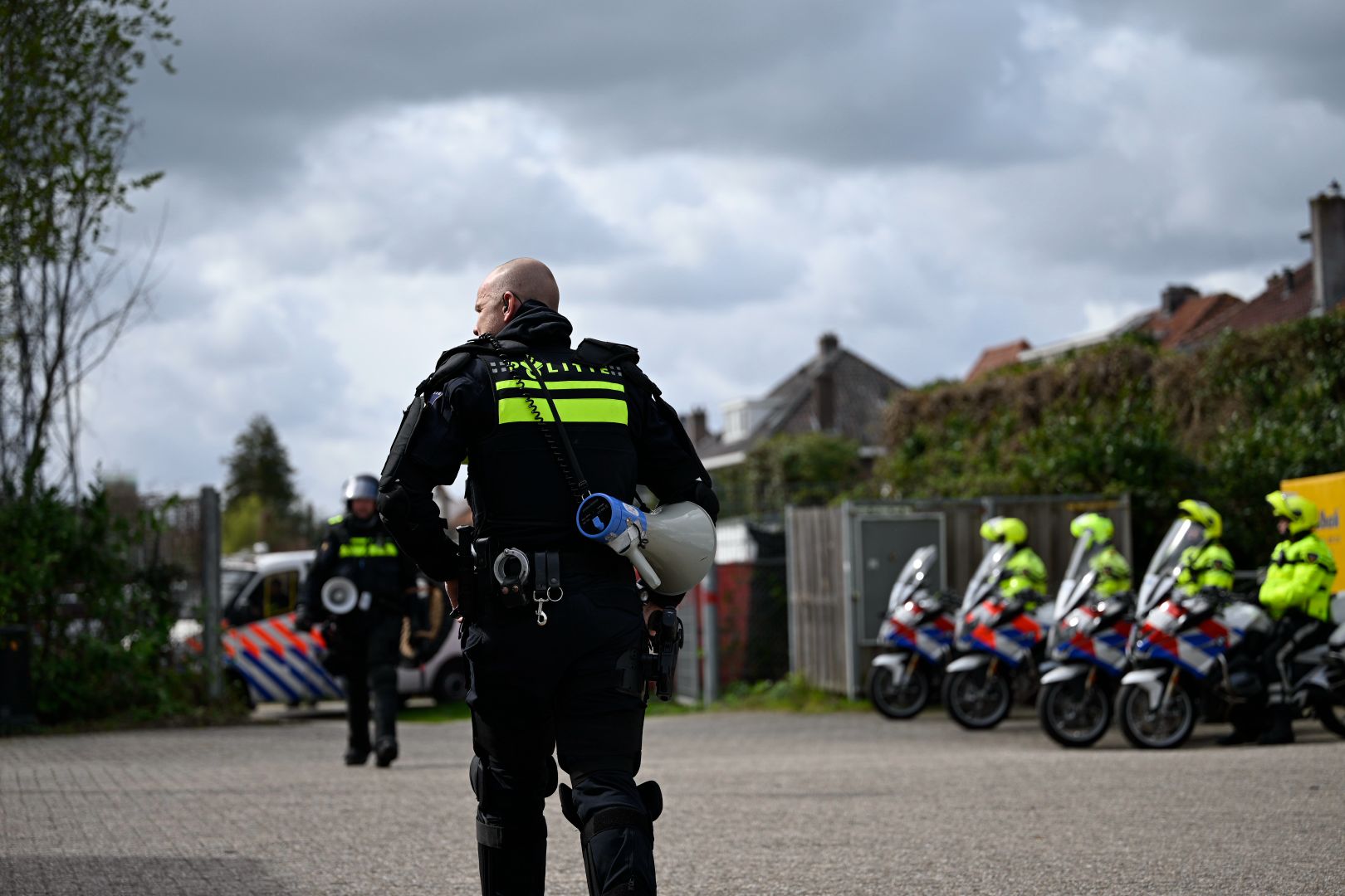 UPDATE: IJsselderby begint alsnog na ontruiming uitvak en ingrijpen ME