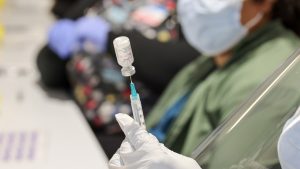 Veiligheidssignalen vaccins al vroeg bekend – en verzwegen: ‘Dit is een gigantisch schandaal’.