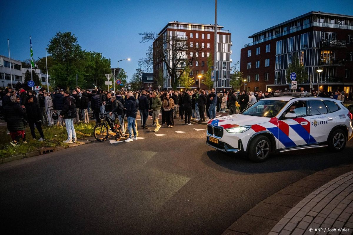 Verdachte opgepakt voor vernielingen aan gemeentehuis Loosdrecht.