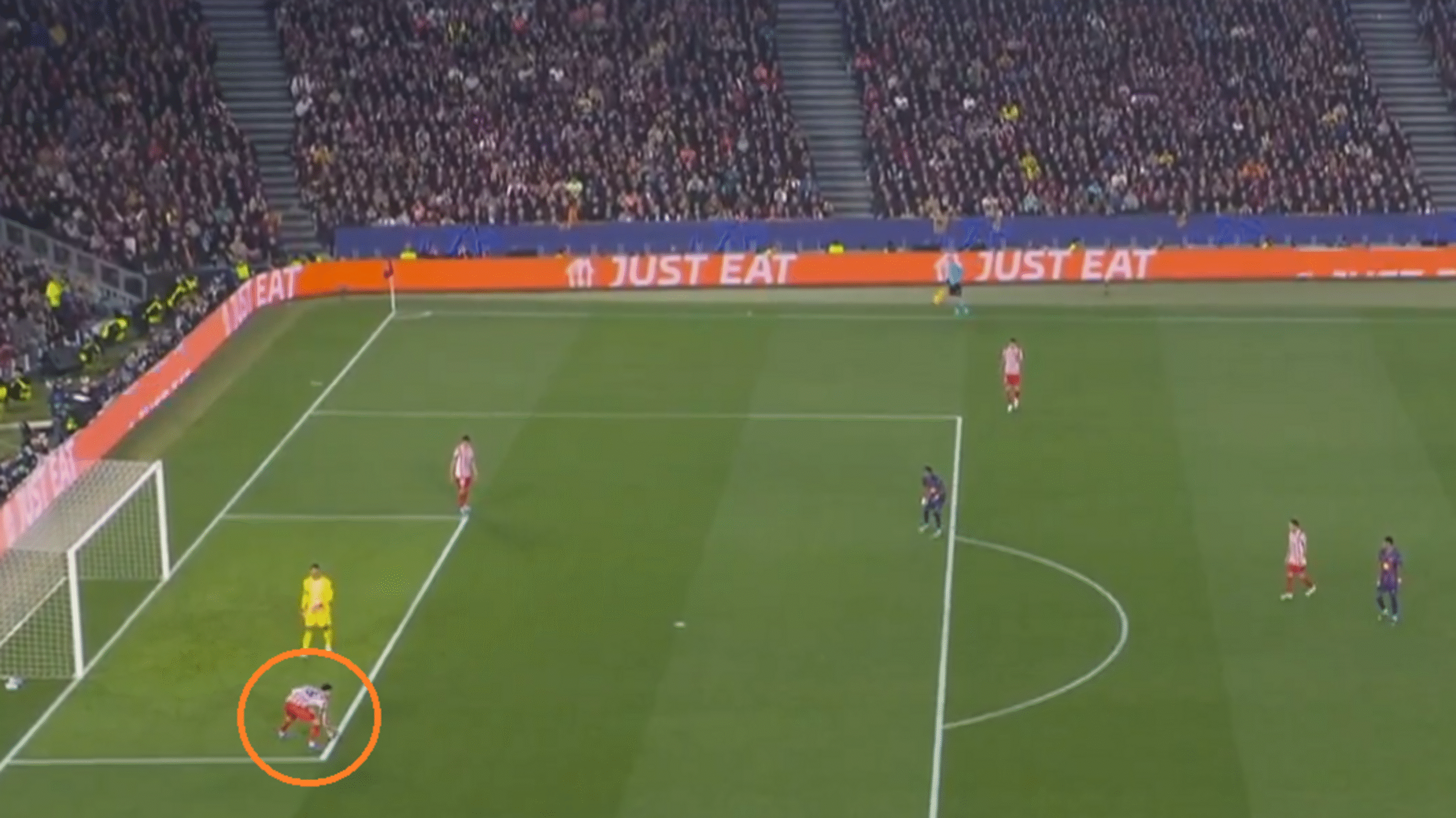 VIDEO. Club Brugge kreeg er ooit een beruchte penalty voor, maar FC Barcelona is nu woest over bizarre fase tegen Atlético: “Waarom hebben we dan de VAR?”.