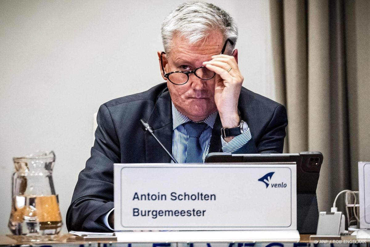 Vier mannen bestraft voor bedreigen burgemeester Venlo en COA.