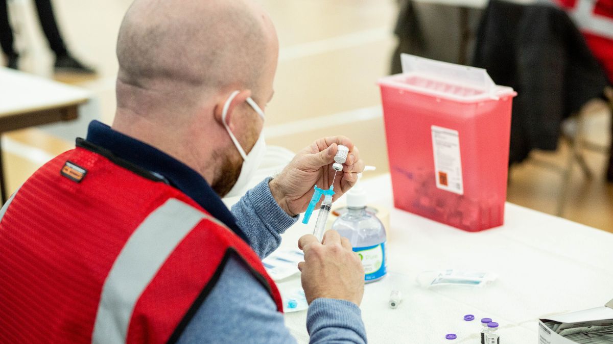 Voormalig farmabestuurder legt verband tussen vaccinatieprogramma’s en langdurige eugenetica-agenda.