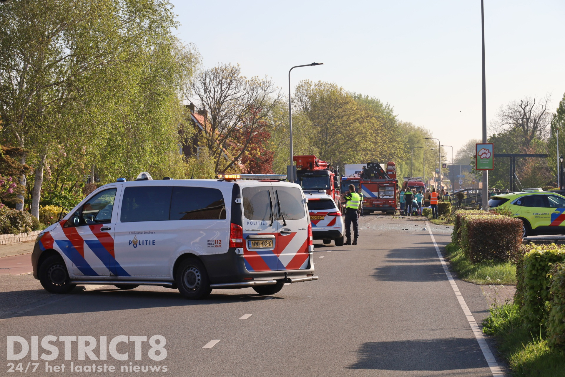 Vrouw overleden na zwaar ongeval; twee voertuigen raken te water Heulweg Kwintsheul