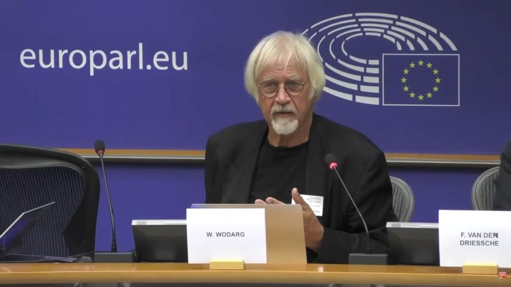 Wat gebeurde er tijdens corona echt achter de schermen? Arts en oud-parlementslid Wolfgang Wodarg doet boekje open.