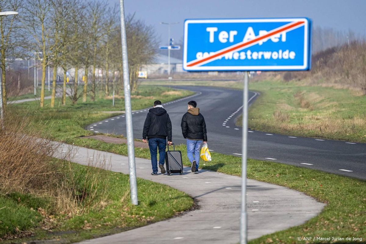 Amsterdam vangt 230 extra vluchtelingen op om situatie Ter Apel.