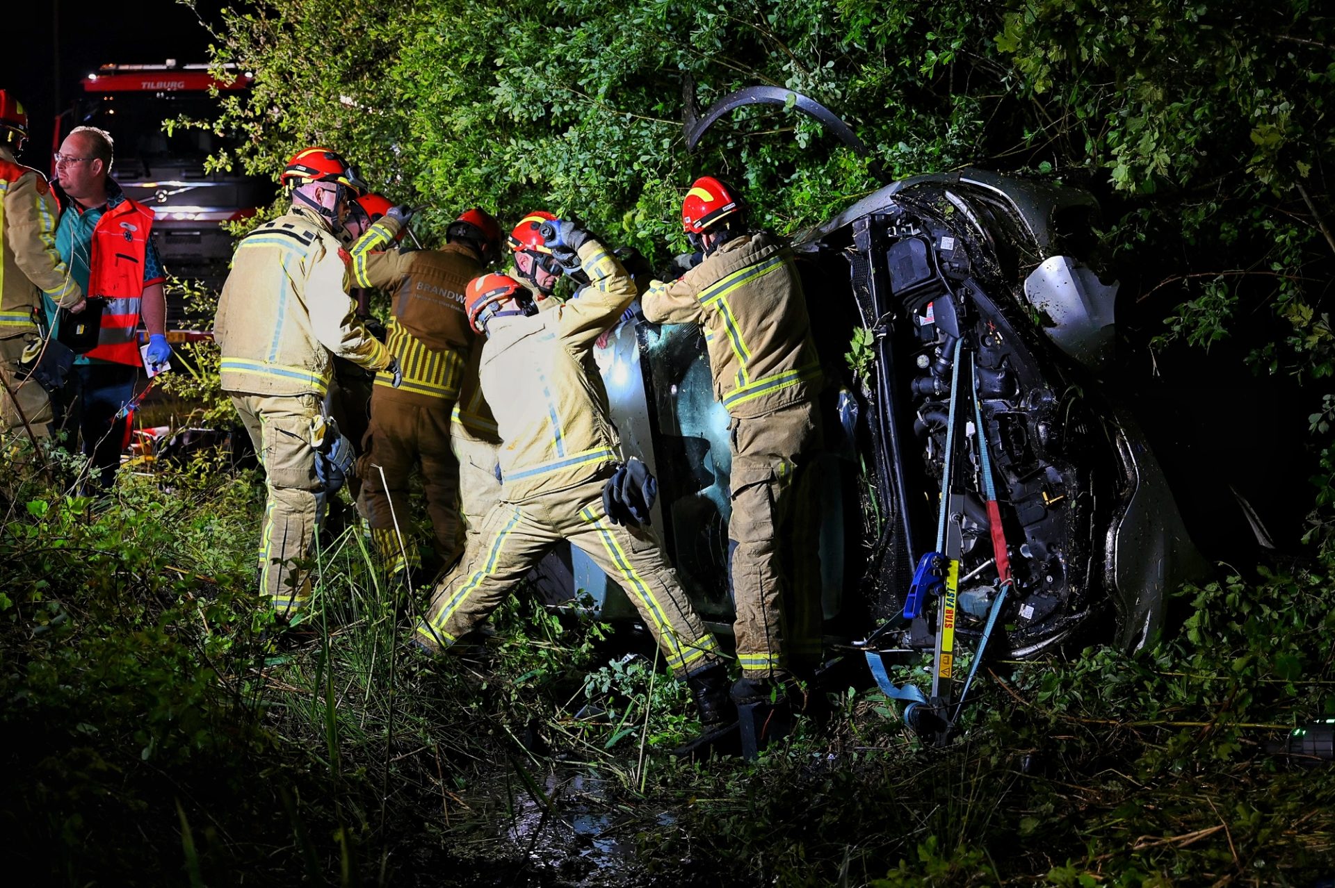 Automobilist zwaargewond na crash op snelweg
