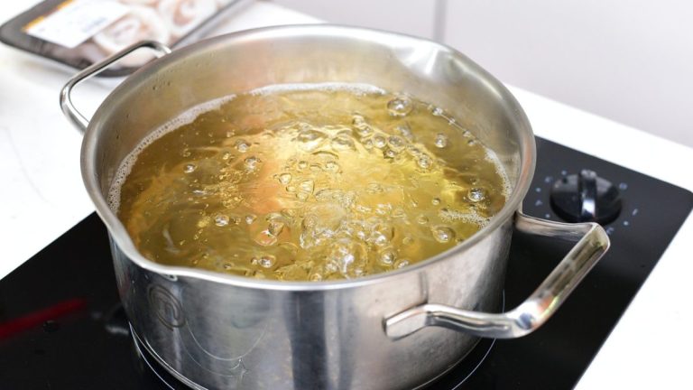 Bottenbouillon: waarom dit oervoedsel je darmen en gewrichten helpt.