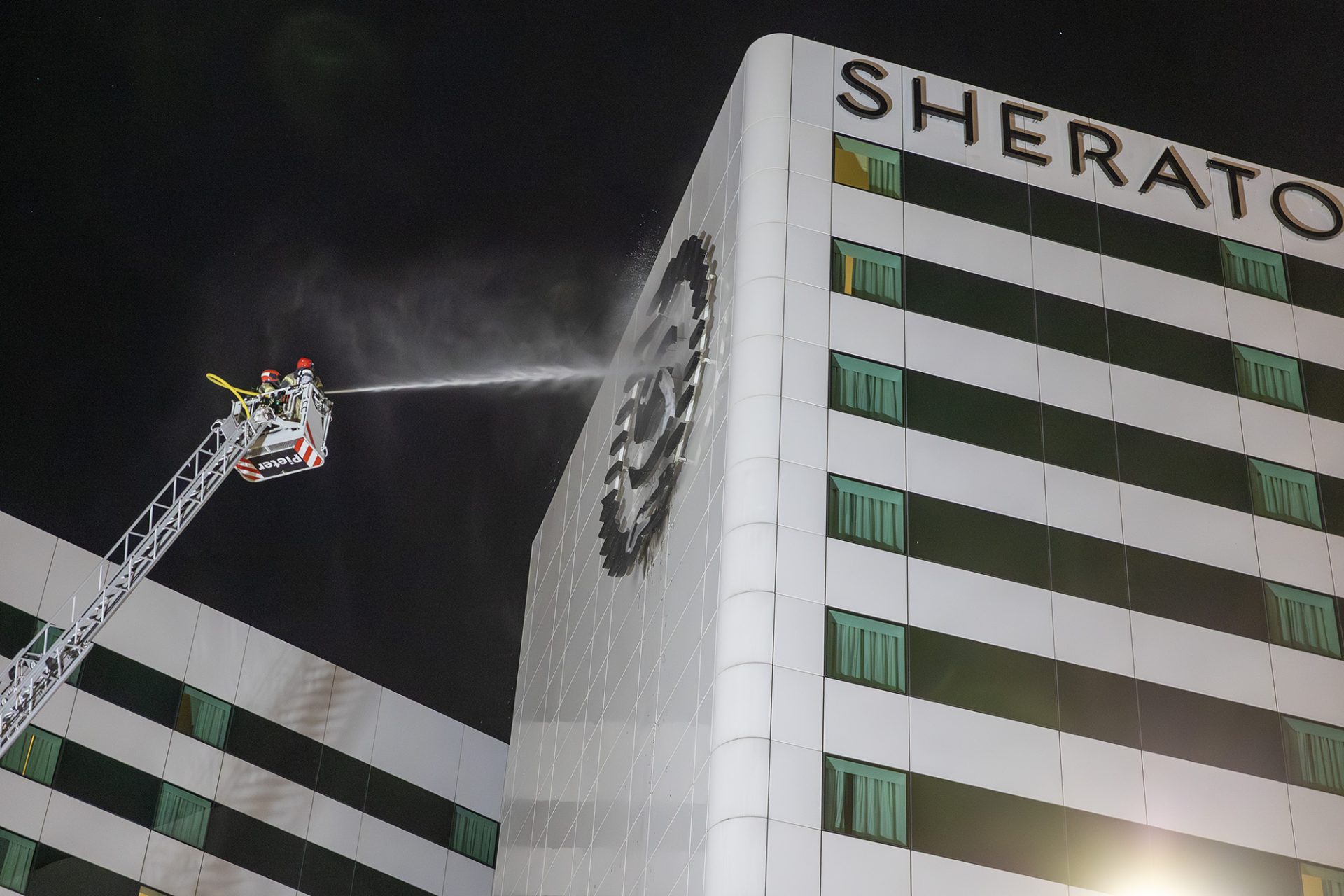 Brand bij Sheraton hotel, gasten geëvacueerd
