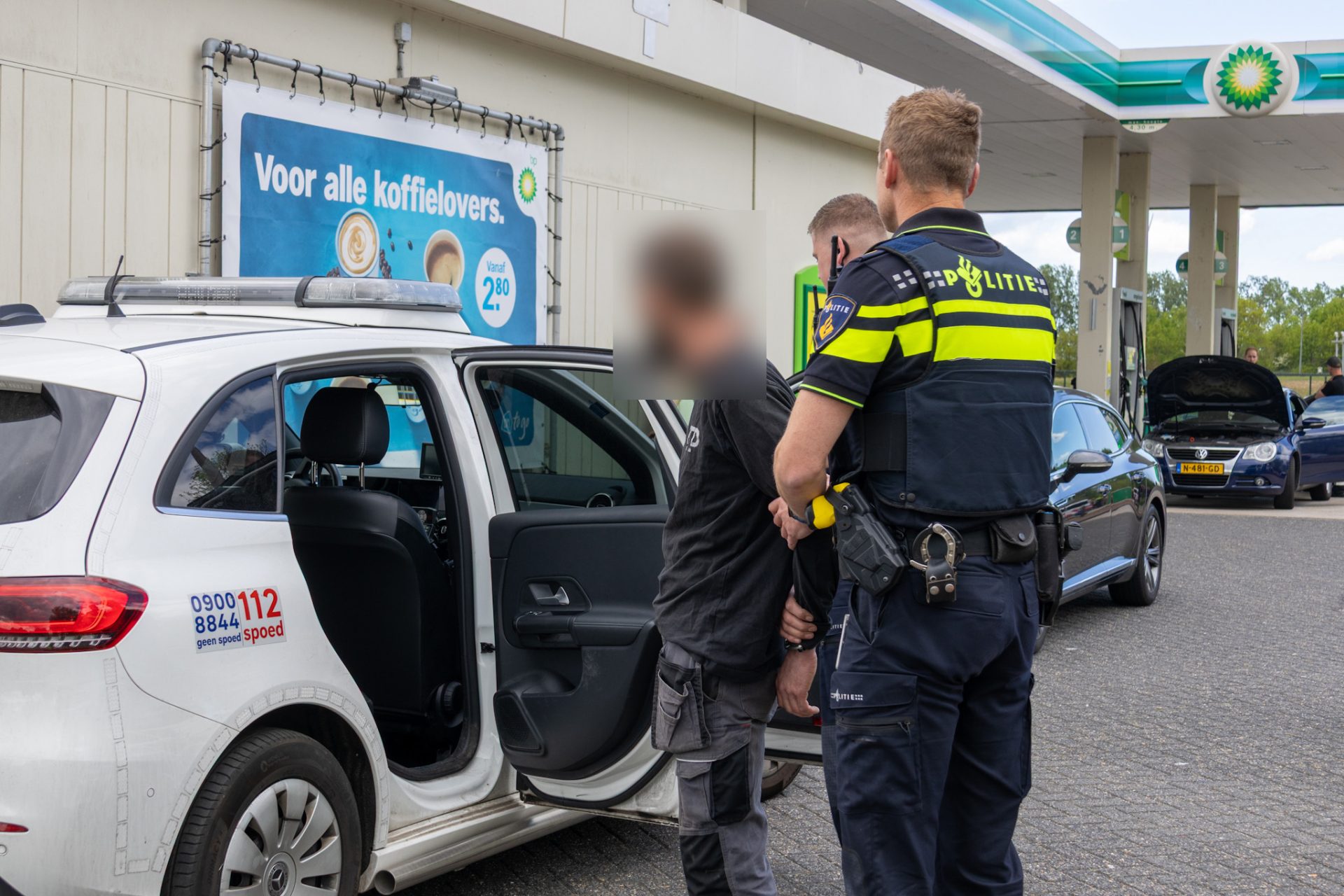 Drie mannen aangehouden na vondst meerdere wapens bij controles
