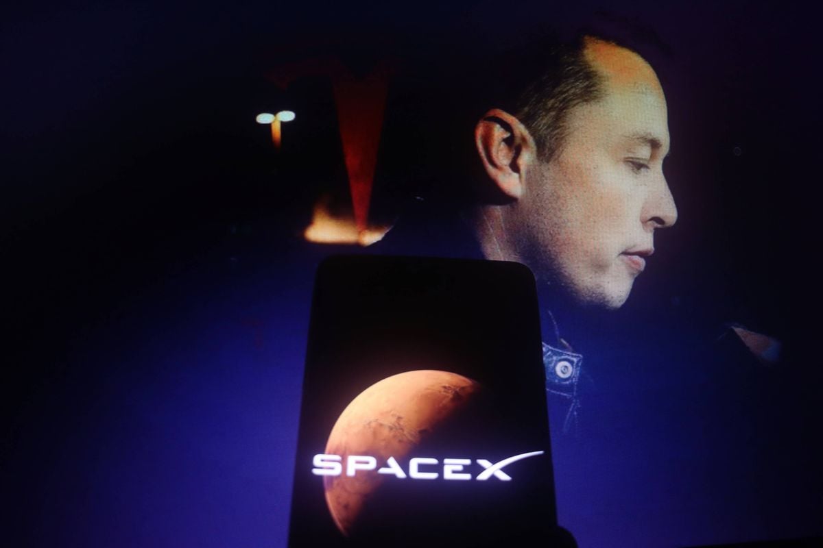 Elon Musk flikt het weer: Ruimtevaartbedrijf SpaceX gaat voor historische beursgang van 2 biljoen dollar!.