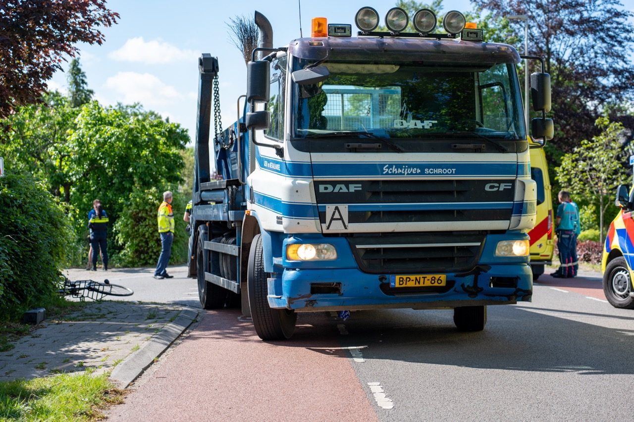 Fietser gewond na aanrijding met vrachtwagen