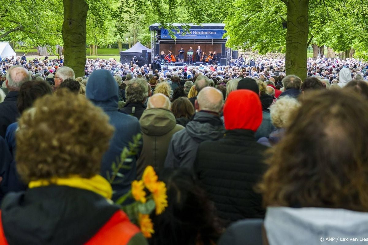 Honderden mensen bij alternatieve herdenking in Den Haag.