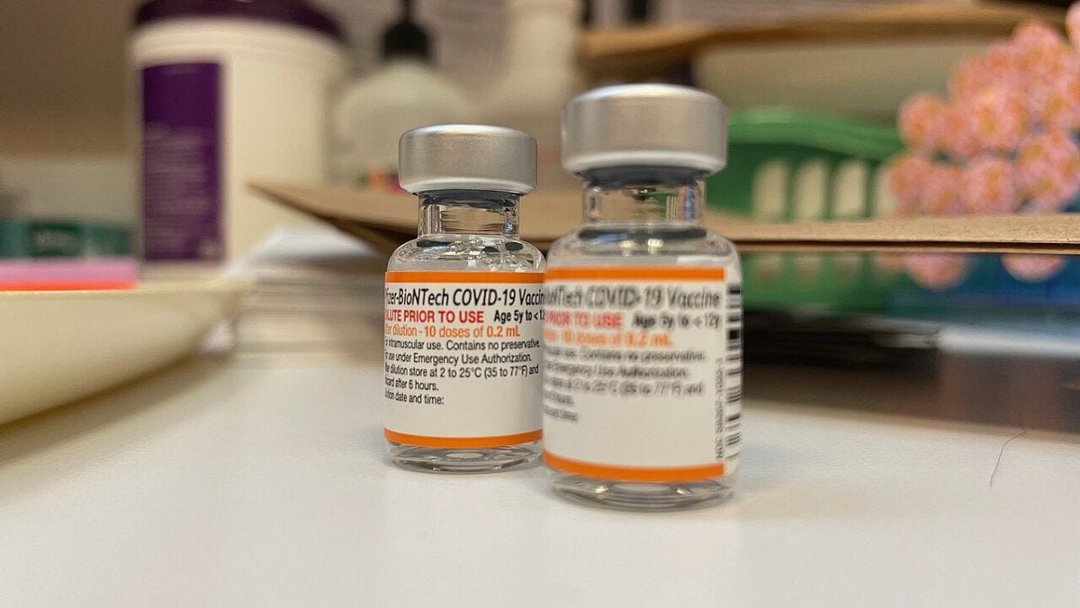 "Italiaanse rechter onthult schokkend verband: Pfizer-vaccin en ernstige neurologische aandoening!"