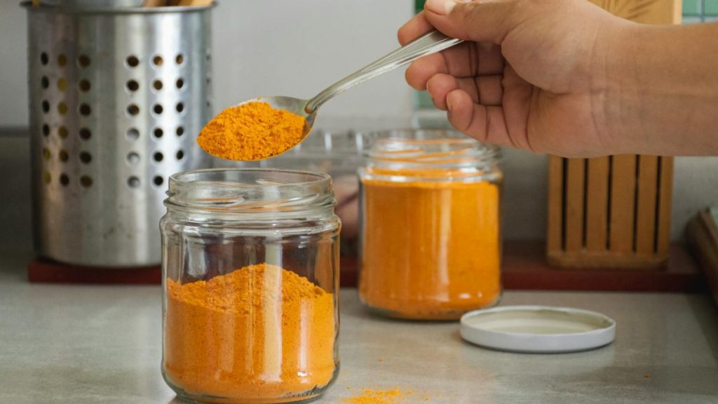 Kurkuma en curcumine: waarom peper en vet onmisbaar zijn.