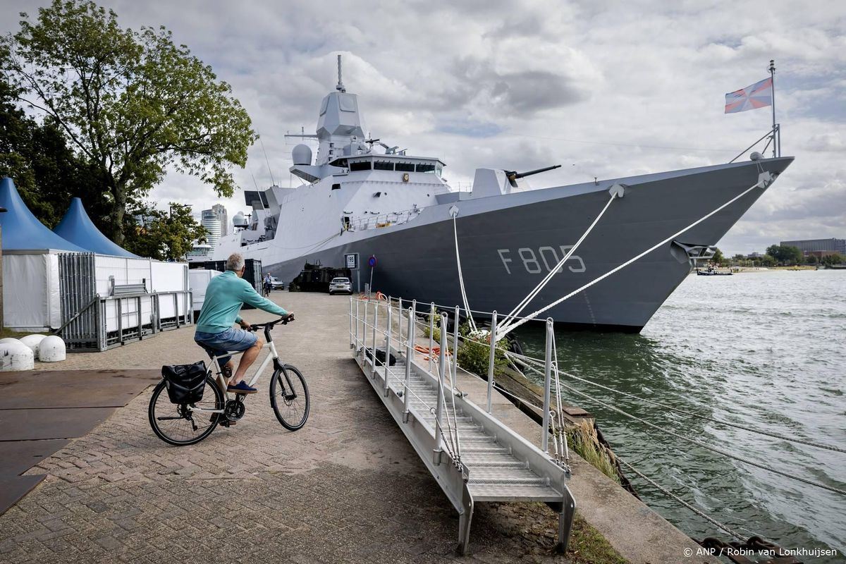 Marineschip Evertsen terug in Nederland na weken overwerk om Iran.