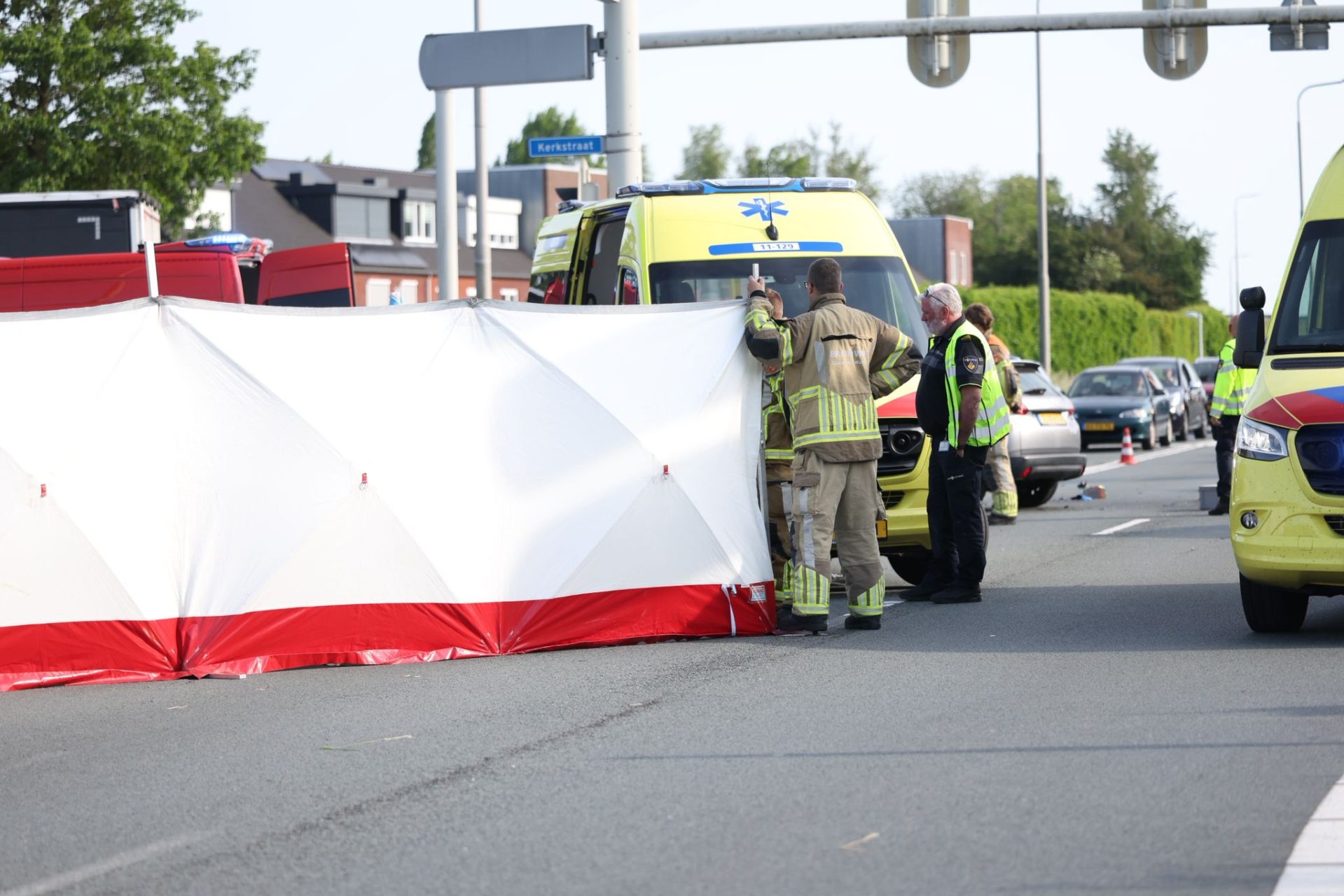 Motorrijder zwaargewond na botsing met auto op provinciale weg