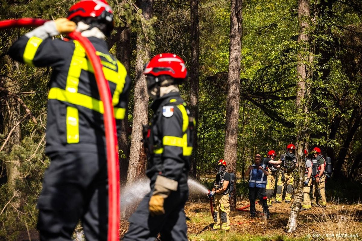 Nieuwe tactiek bij brand Weert, Fransen en Duitsers naar kazerne.